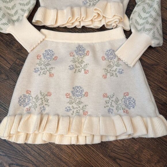 NWT MABLE/Anthropologie Winter Hydrangeas Set-sweater and skirt
HH13 - Picture 4 of 7